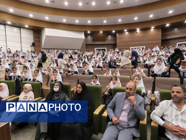 اجتماع 700 نفری پدران و دختران دانش آموز مدرسه علامه طباطبایی منطقه پردیس به مناسبت روز دختر