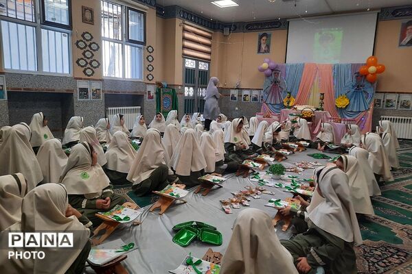 جشن قرآن کلاس اولی‌ها در دبستان شاهد ام البنین (س) شهرری