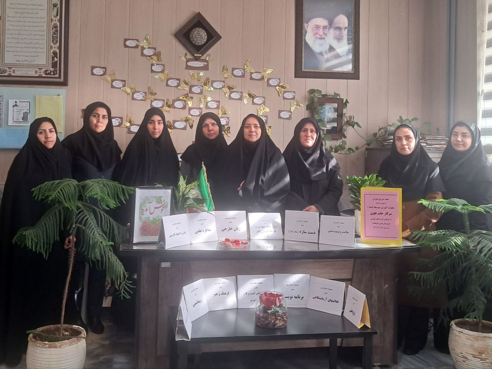 جلسه شورای دبیران مدرسه انیس خوش قدم ناحیه دو 