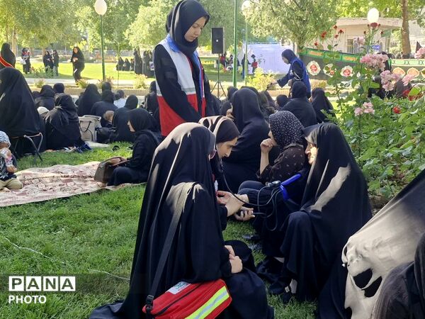 سرخ پوشان هلال در شیرخوارگان حسینی 