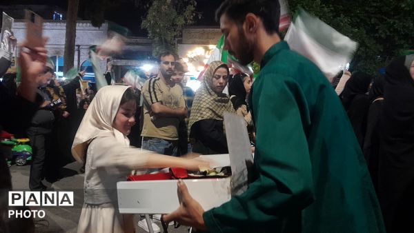 چایخانه فاطمه الزهرا(س) در هفتادونهمین شب از اجتماعات مردمی در مسجدجامع نیشابور