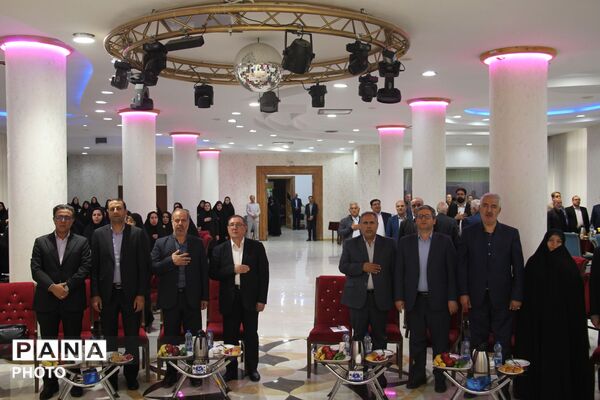 تجلیل از معلمان نمونه ناحیه ۵ تبریز با حضور رئیس کمیسیون آموزش مجلس