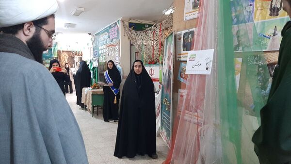 افتتاح سیزدهمین دوره نمایشگاه مدرسه انقلاب دبیرستان هفده شهریور شهرستان فیروزکوه