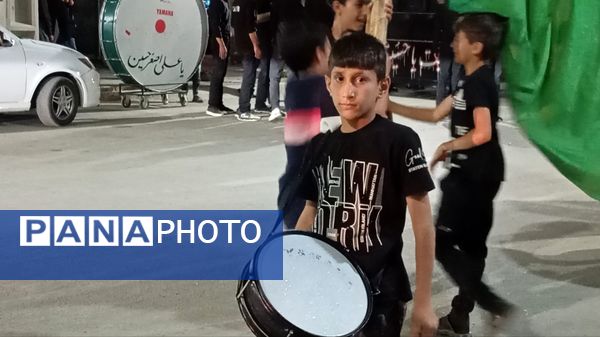 اهتزار پرچم ماه محرم در شهر بن 