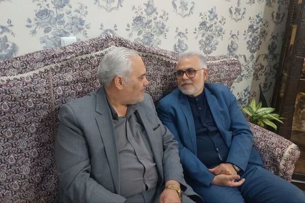 دیدار فرماندار فیروزکوه با خانواده‌های شهدا