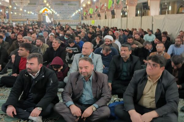 نماز جمعه این هفته شهرستان پاکدشت شاهد حضور پر رنگ فرهنگیان بود