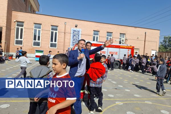 آموزش نکات ایمنی آتش‌نشانی در آموزشگاه معارف ۶