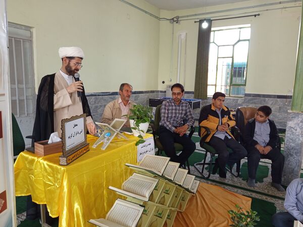 محفل انس با قرآن کریم در مدرسه برادران ابراهیمی‌نیا
