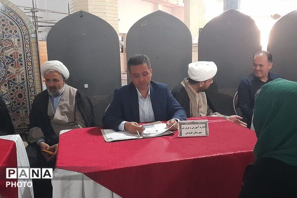 نماز جمعه این هفته قدس با سخنرانی رئیس آموزش و پرورش و برپایی میزهای خدمت