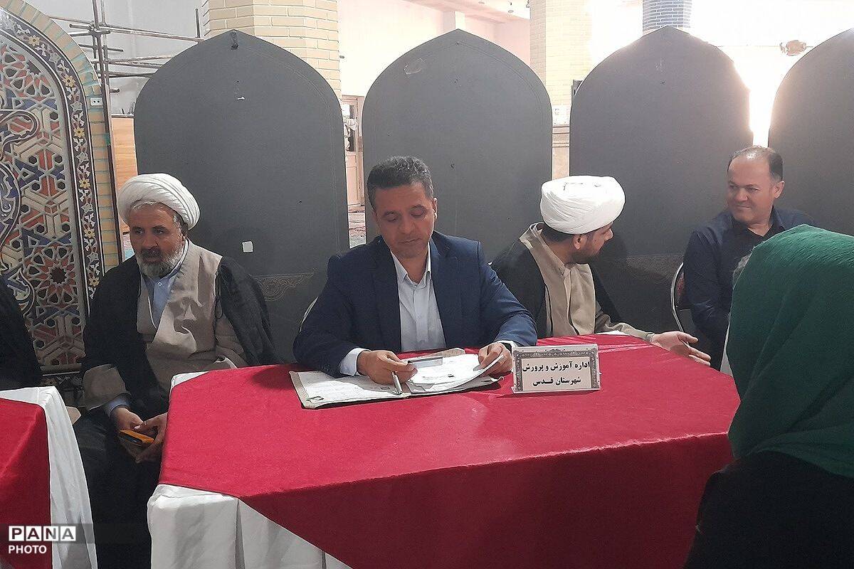 نماز جمعه این هفته قدس با سخنرانی رئیس آموزش و پرورش و برپایی میزهای خدمت