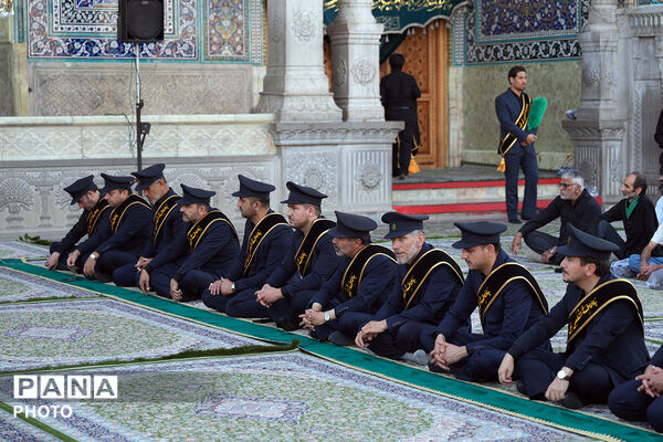 اهتزاز پرچم عزا بر فراز گنید حرم حضرت فاطمه معصومه(س)