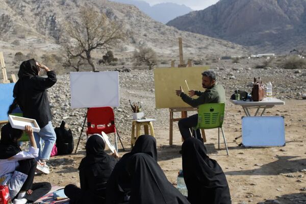 کارگاه آموزشی طراحی و نقاشی هنرستان فاطمه زهرا (س) در شهرستان گچساران