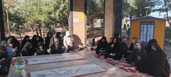 قرائت زیارت عاشورا در مزار شهدای گمنام شهر رباط‌سنگ 
