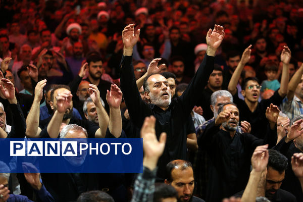 اجتماع لبیک یا حسین(ع) و گرامیداشت شهدای 15 خرداد در حرم حضرت معصومه(س)