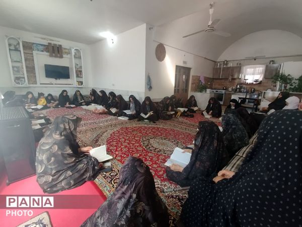 محفل انس با قرآن کریم‌‌ در روستای مهدی آباد خلیل آباد