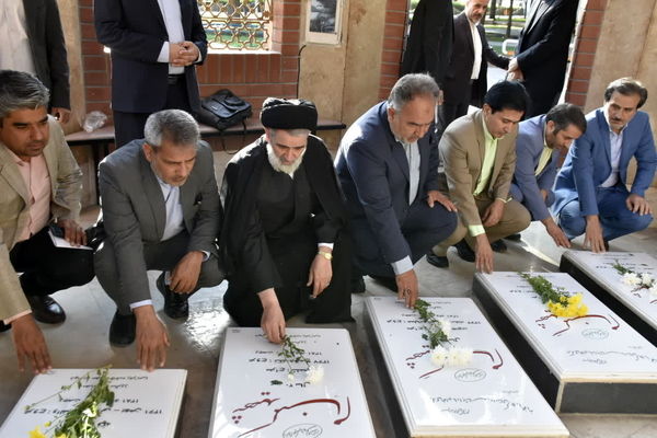 فرهنگیان، ادامه‌دهندگان راه شهدا در تربیت نسل مؤمن و توانمند هستند