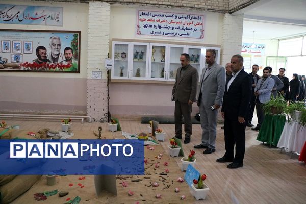 تجلیل مدیرکل آموزش و پرورش آذربایجان غربی از دانش‌آموز سخنران در نشست با رئیس جمهور