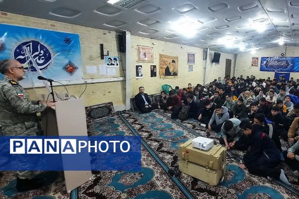 نواخته شدن زنگ بسیج و پدافند غیرعامل در مدارس ملاصدرا و شهید بهشتی ناحیه دو شهرری 