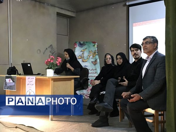 همایش آشنایی با کنکور در دبیرستان عفاف ناحیه ۲ 
