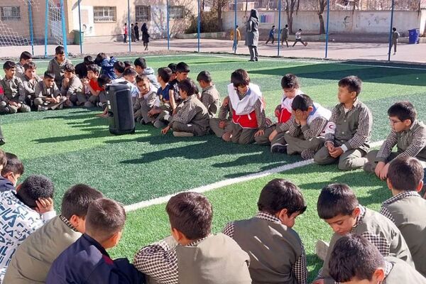 آموزش شرایط اضطراری و پناهگیری در دبستان باقرالعلوم فیروزکوه