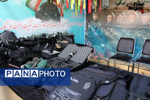 نمایشگاه هفته دفاع مقدس لاله‌های روشن در تبریز 