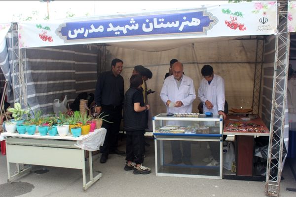  افتتاح نمایشگاه توانمندی‌های هنرستان‌های منطقه ۲ 