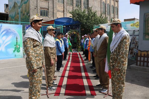 زنگ نماز در دبیرستان برزگر با حضور آیت الله علم الهدی 