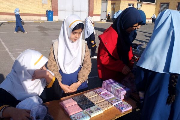 حضور پرشور دانش آموزان ناحیه دو شهرری در برنامه‌های متنوع دهه فجر و جشن انقلاب