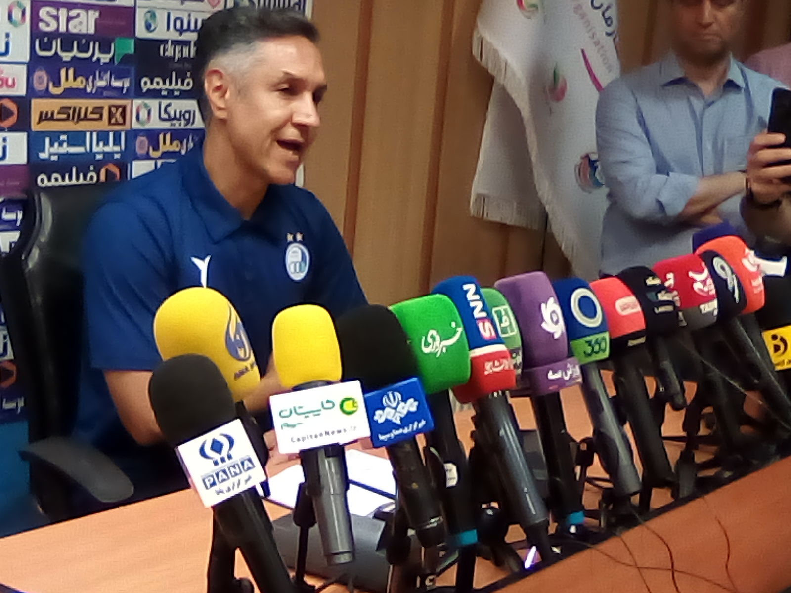 غیبت سریالی نکونام در نشست‌های خبری 