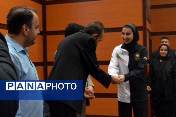 بهارستان‌دو از برترین‌های تربیت‌بدنی تقدیر کرد