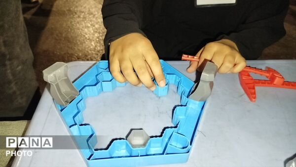 مشق ایستادگی در دل‌های کوچک