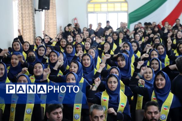 زنگ انقلاب در مدرسه خدیجه کبری ناحیه یک تبریز با حضور استاندار 