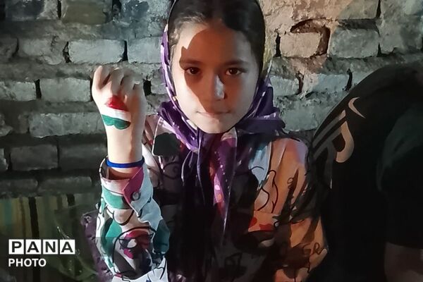 کوچک‌ترین حاضران شهرک انقلاب؛ کودکان در قاب یک اجتماع مردمی
