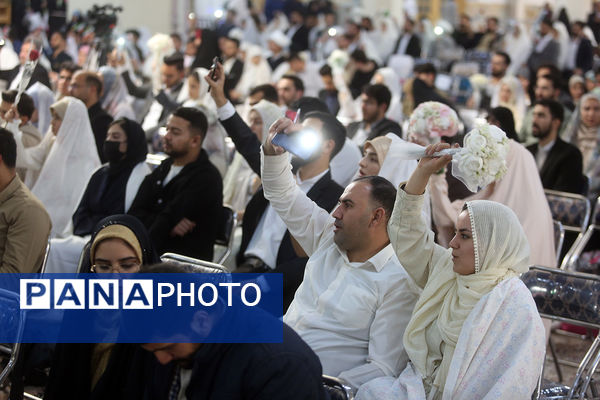 جشن ازدواج ۷۳۰ زوج دانشجوی در حرم حضرت معصومه(س)