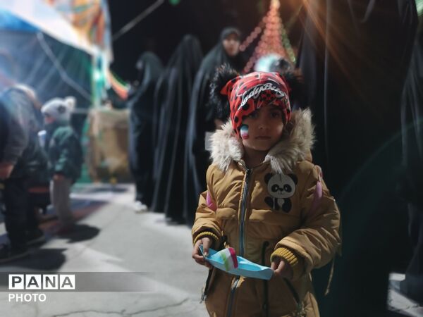 غوغای دانش‌آموزان در استقبال از موکبِ «فرزندانِ سردار سلیمانی»