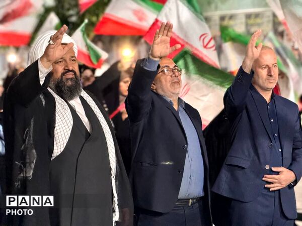 تجدید بیعت با رهبر انقلاب در شب هشتادو نهم