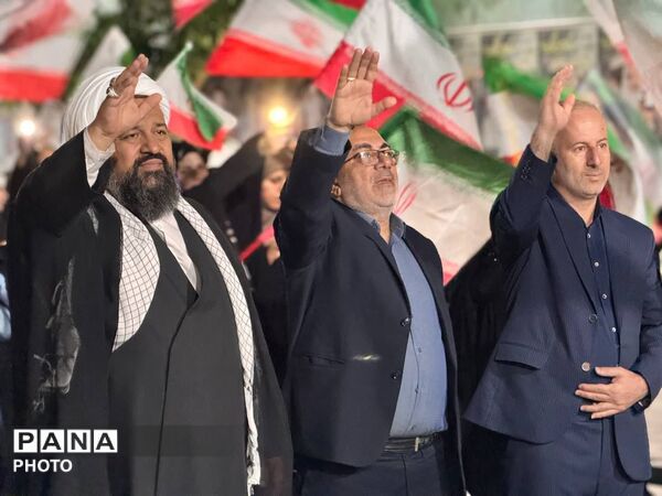 تجدید بیعت با رهبر انقلاب در شب هشتادو نهم
