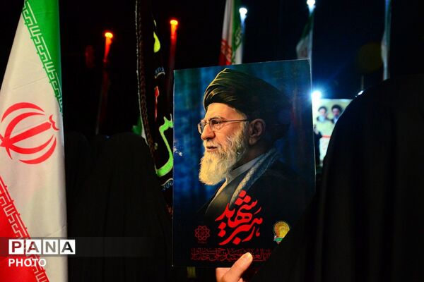 تقدیر از معلمان و فعالان فرهنگی در هفته گرامیداشت مقام معلم در میدان شهید بروجردی 