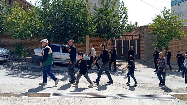 خیابان‌های بن، رنگ ماتم گرفت: تشییع نمادین پیکر امام هشتم