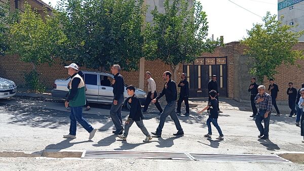 خیابان‌های بن، رنگ ماتم گرفت: تشییع نمادین پیکر امام هشتم