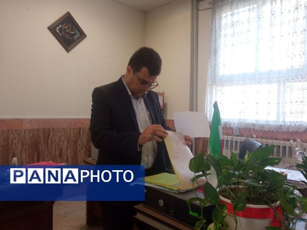 بازدید مدیر اداره ناحیه یک از دبیرستان گلشن آزادی