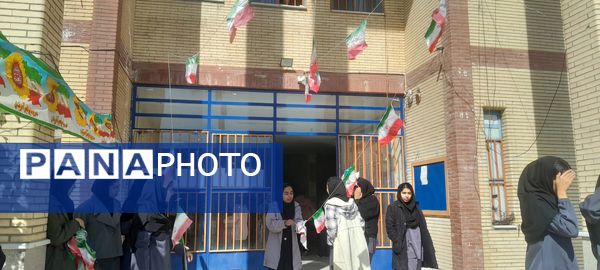 آموزشگاه فاطمیه جیرفت به استقبال «دهه فجر»