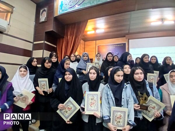 پژوهشگران جوان خرم‌آباد در آیین تجلیل جشنواره پژوهش‌سراها خوش درخشیدند