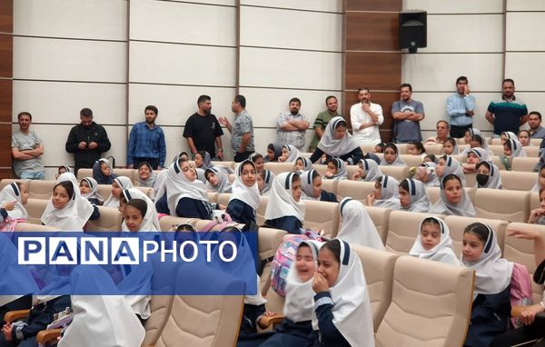 اجتماع 700 نفری پدران و دختران دانش آموز مدرسه علامه طباطبایی منطقه پردیس به مناسبت روز دختر