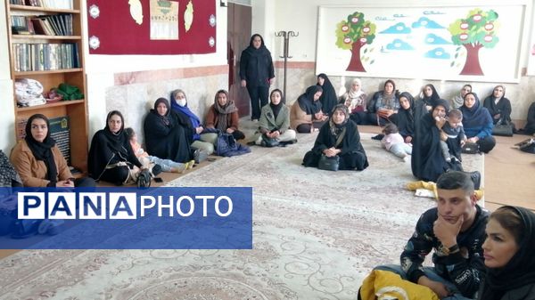 اولین جلسه آموزش خانواده در دبستان نیایش با حضور خانم موسوی