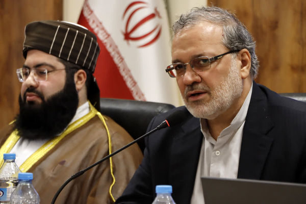 نشست وحدت علمای شیعه و اهل سنت در دانشگاه آزاد اسلامی مشهد 