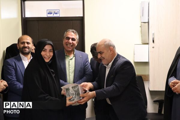 تجلیل مسئولان لاهیجان از معلمان در هفته بزرگداشت مقام معلم