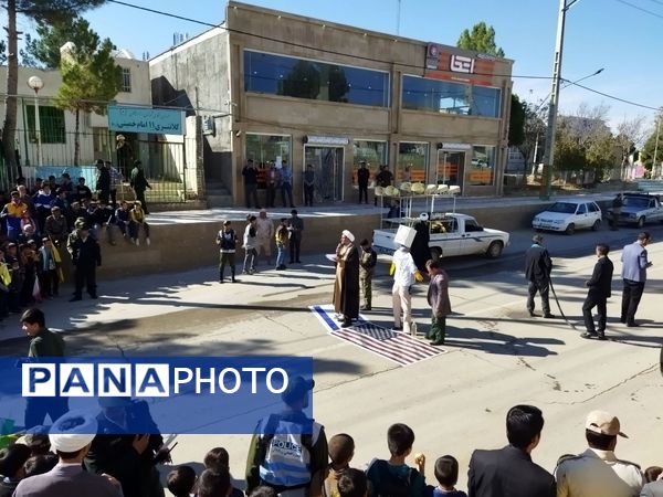 حضور پرشور مردم راز در راهپیمایی یوم‌الله ۱۳ آبان