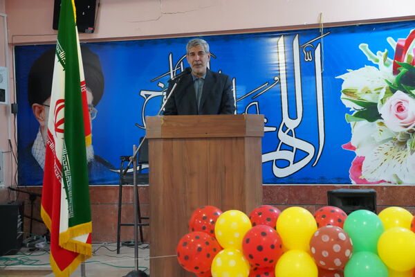  جشن ستارگان برای دانش‌آموزان رتبه‌های ‌اول تا سوم علمی در دبیرستان شاهد صارمیه ۶