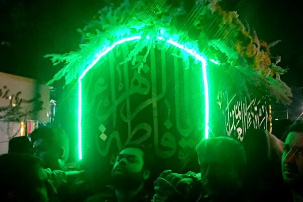 تشییع نمادین حضرت زهرا(س) با اشک و ارادت